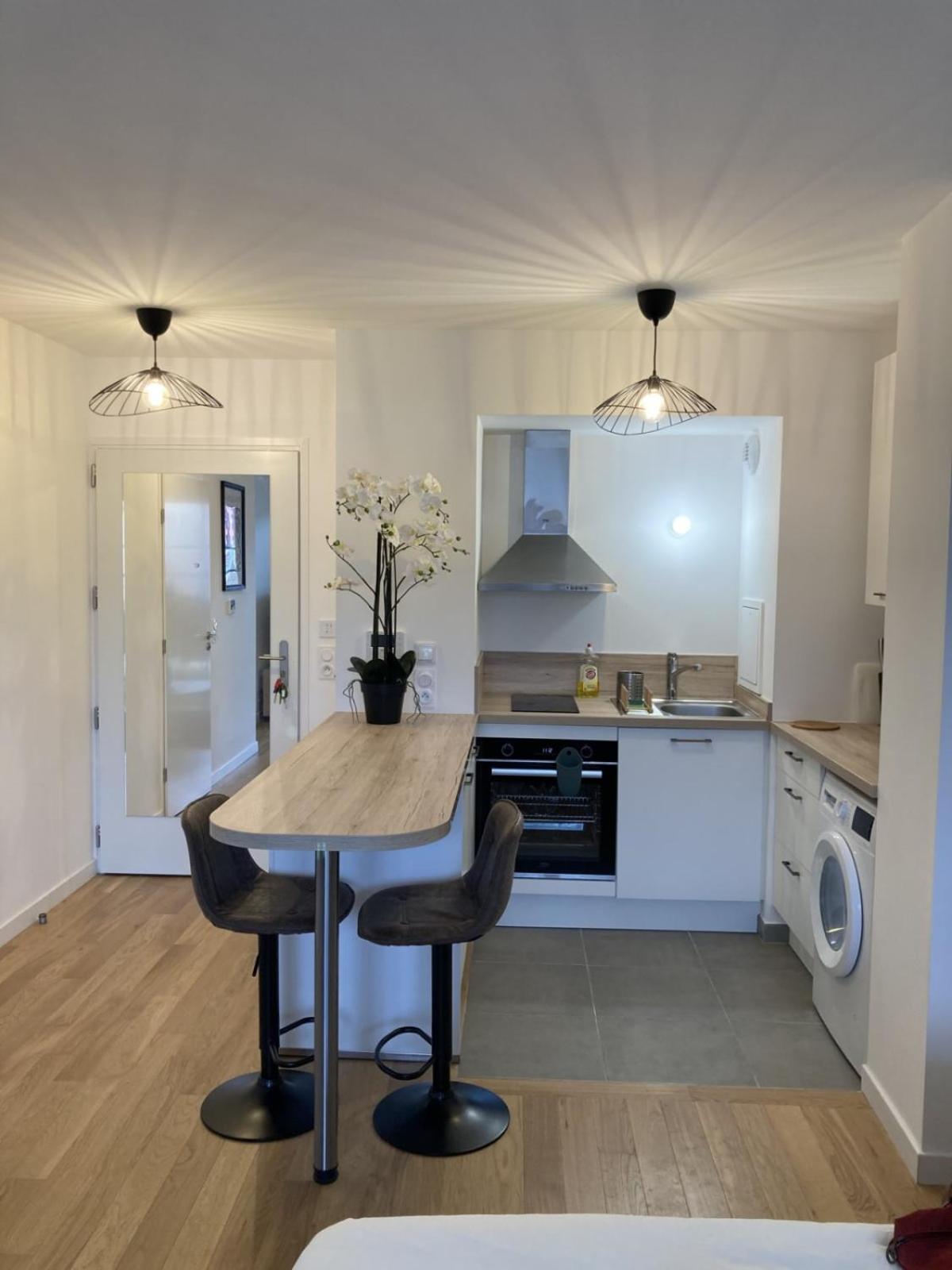 Very Nice And Quiet 42 M In Suresnes With Parking Eksteriør bilde
